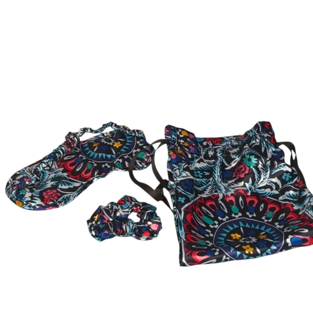 Vera Bradley Travel Sleep Set (Missing Pillowcase) Stained Glass Medalli…
